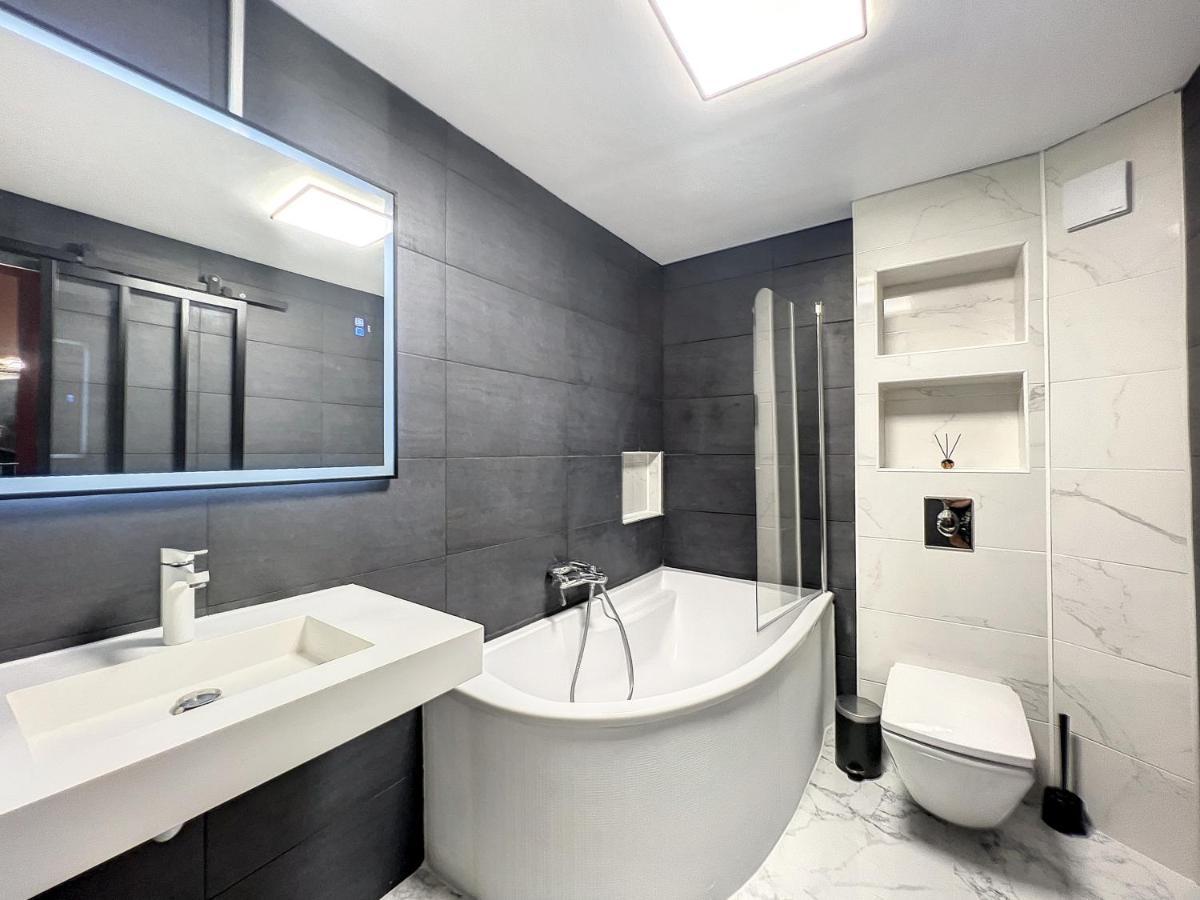 Eros Apartment แอกด์ ภายนอก รูปภาพ